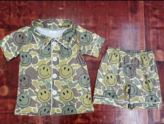 4.25 Preorder moq 5 Baby Boys Short Sleeves Button Green Camo Smiles Top Short Pajamas Set