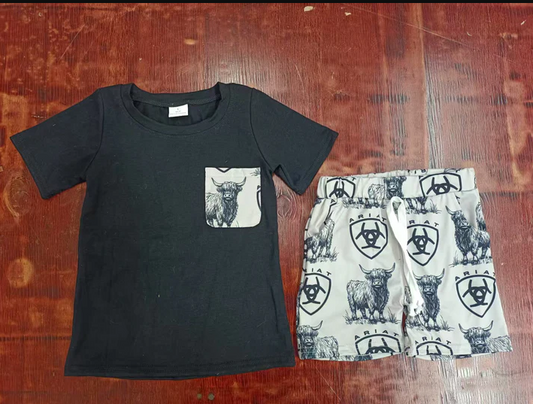 4.25 Preorder moq 5 Baby Girls Black Short Sleeves Pocket Top Highland Cows Short Set