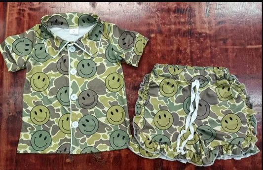 4.28 Preorder moq 5 Baby Girls Short Sleeves Green Camo Smiles Button Top Ruffle Short Pajamas Set