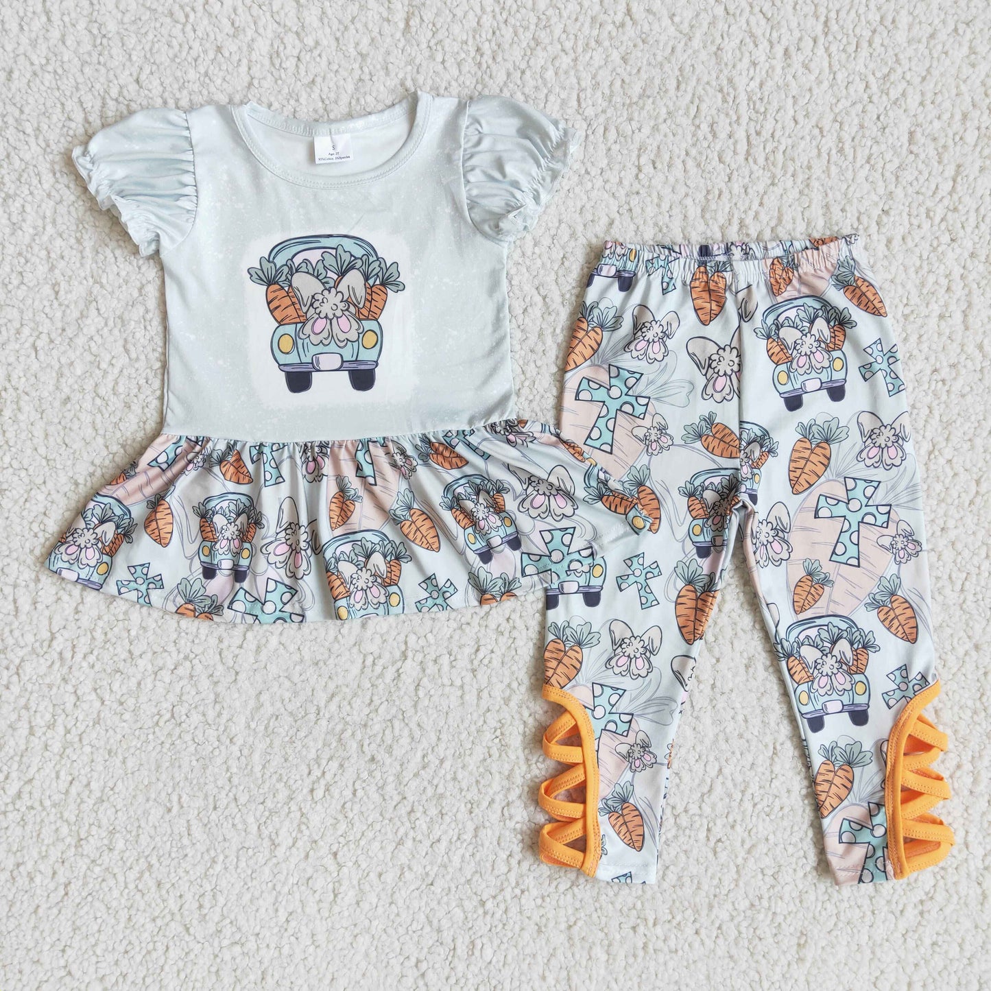 girl carrotsand cars pattern outfit with short sleeve