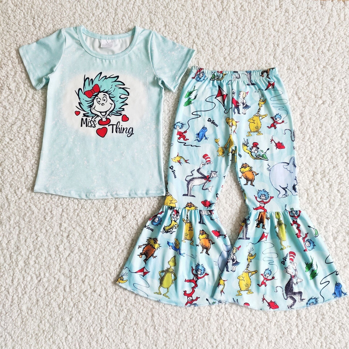 girl cute pattern outfit with short sleeve