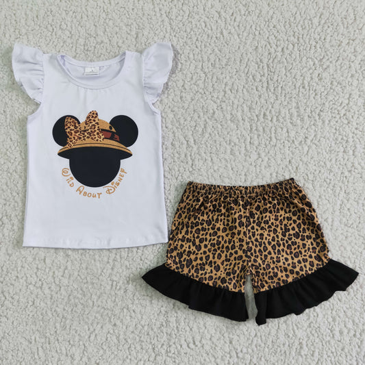 girl white top match leopard shorts outfit