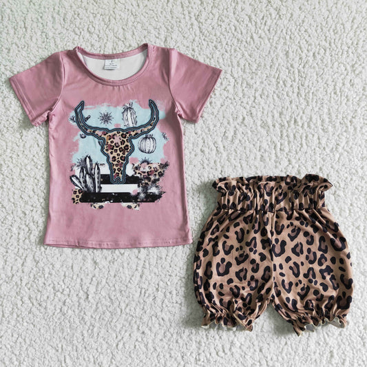 girl short sleeve top with cactus print match leopard shorts outfit